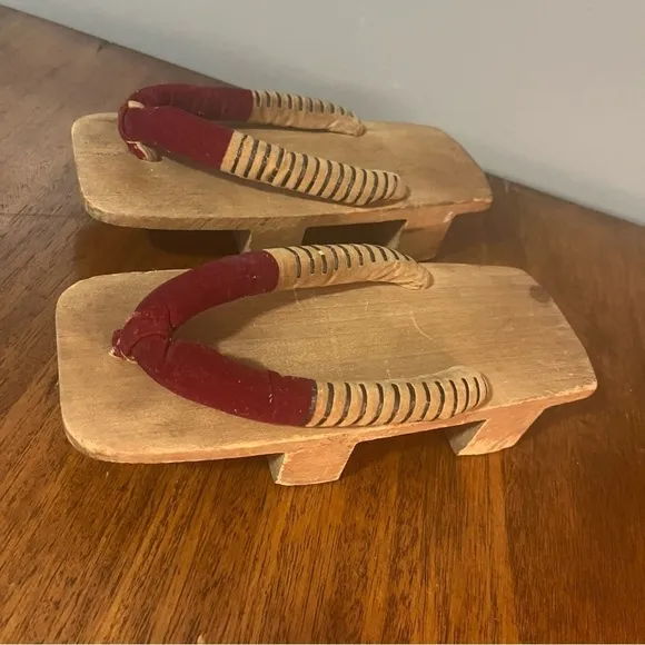 Pair of Vintage Japanese Clogs / Wooden Shoes. Size 6- 6.5
