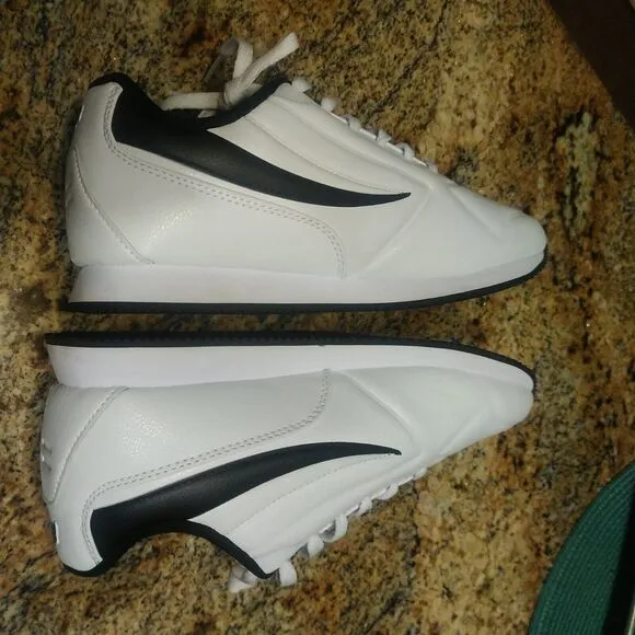 Rare Fila 5DM00008-120 Women’s White/Black Sneakers Shoes US 8.5