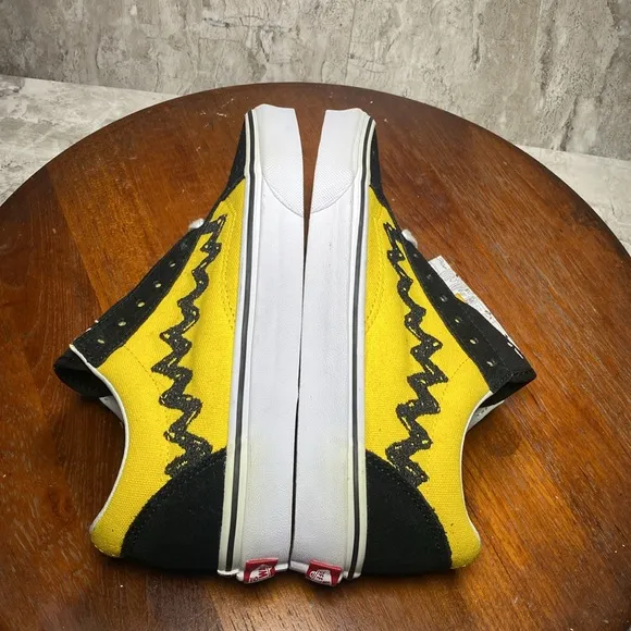 Rare Vans X Charlie Brown Peanuts Shoes - Size: 7.5