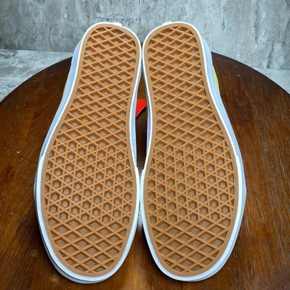 Rare Vans X Charlie Brown Peanuts Shoes - Size: 7.5