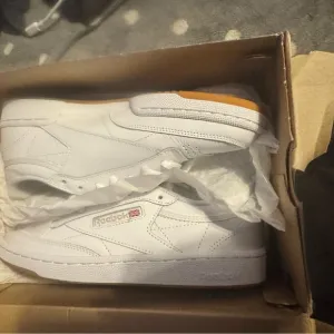 Reebok women’s White Sneakers
