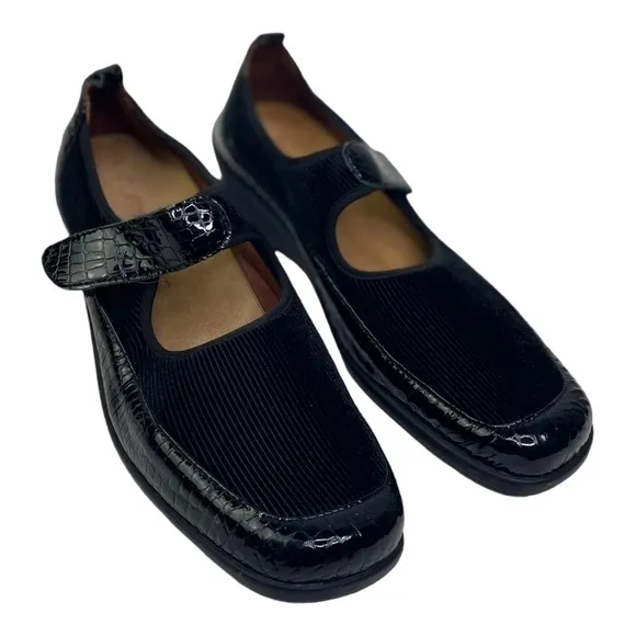 Romus Women’s Black Mary Jane Shoes
