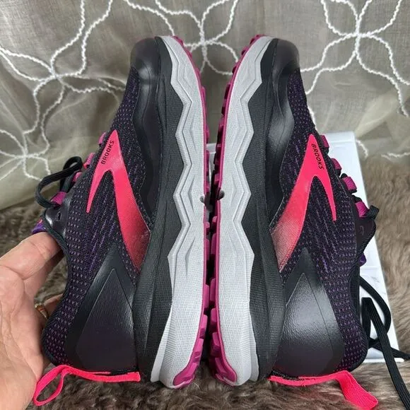 (S5) Caldera 5 Trail Running Shoe, size 9 women’s