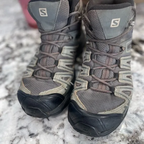 Salomon X Ultra Pioneer Hiking Shoes woman’s size 9.5