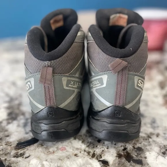 Salomon X Ultra Pioneer Hiking Shoes woman’s size 9.5