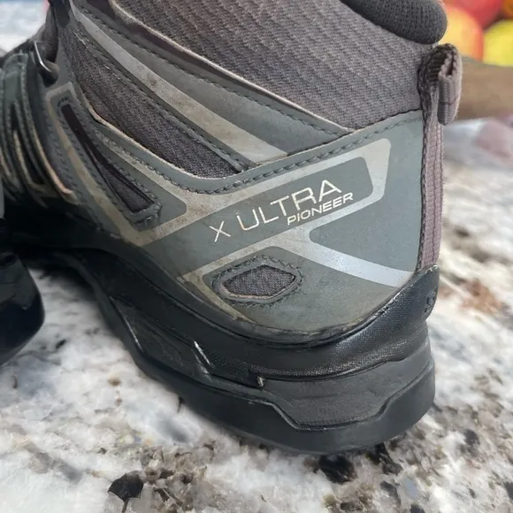Salomon X Ultra Pioneer Hiking Shoes woman’s size 9.5