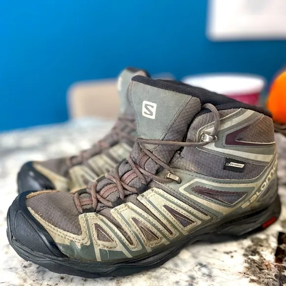 Salomon X Ultra Pioneer Hiking Shoes woman’s size 9.5