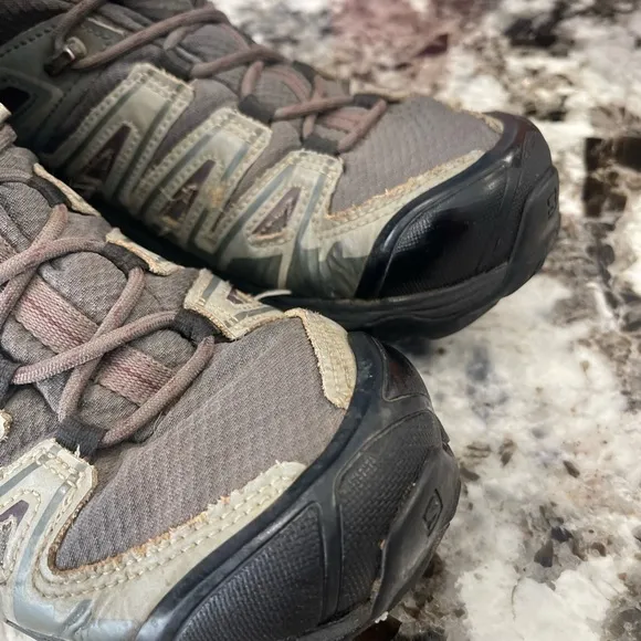 Salomon X Ultra Pioneer Hiking Shoes woman’s size 9.5