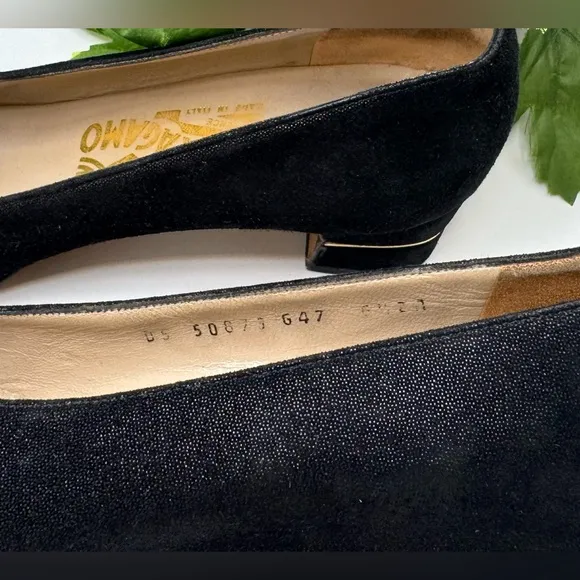Salvatore Ferragamo Cinzia Pumps Black Shimmer With Gold Details Sz 6.5 2A