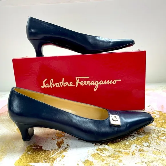Salvatore Ferragamo Margaret Navy Leather kitten heel shoes 8.5 narrow