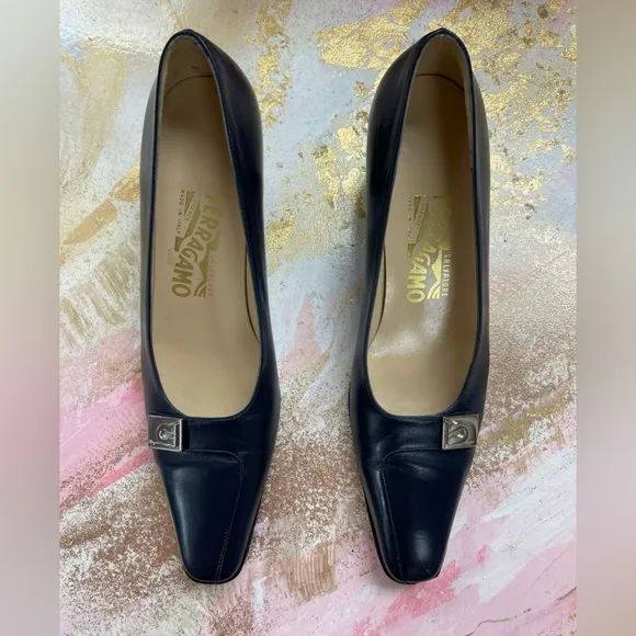 Salvatore Ferragamo Margaret Navy Leather kitten heel shoes 8.5 narrow