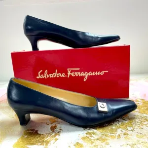 Salvatore Ferragamo Margaret Navy Leather kitten heel shoes 8.5 narrow