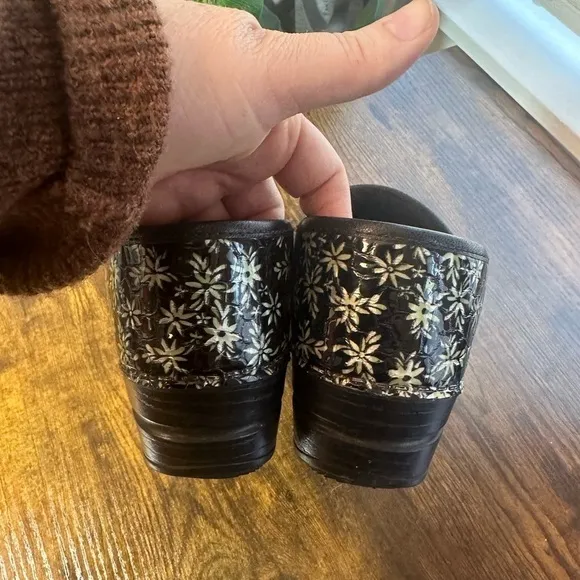 Sanita Women’s Size 38 Black and Silver Floral Clog