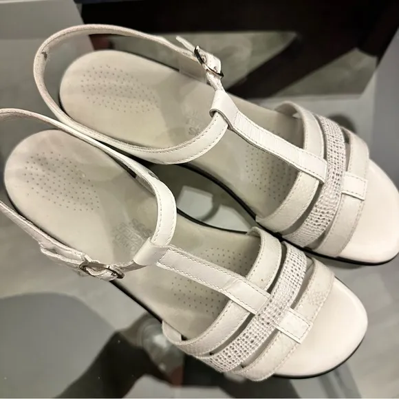 SAS Capri women’s leather sandals -used once.