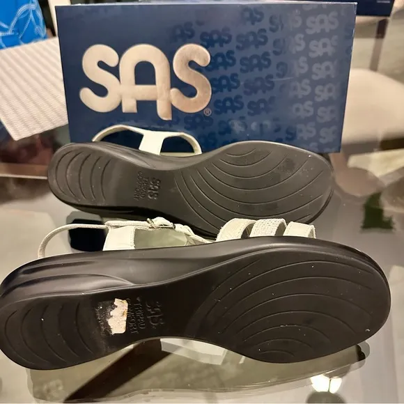SAS Capri women’s leather sandals -used once.