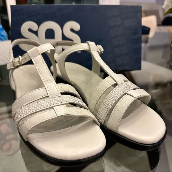 SAS Capri women’s leather sandals -used once.