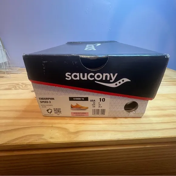 Saucony Endorphin Speed 2 Running Shoes. Yellow size 10