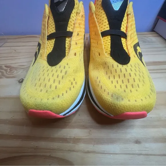 Saucony Endorphin Speed 2 Running Shoes. Yellow size 10