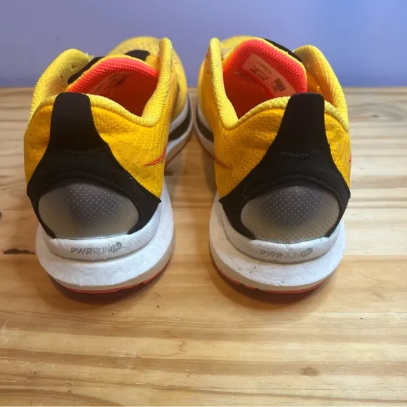 Saucony Endorphin Speed 2 Running Shoes. Yellow size 10