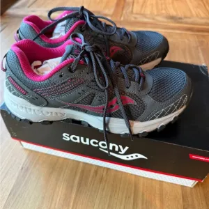 Saucony Grid Raptor TR 2 Womens Shoes Size 8