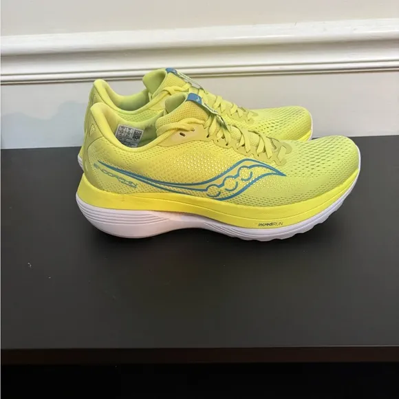Saucony Women's Yellow Running Shoes (10)