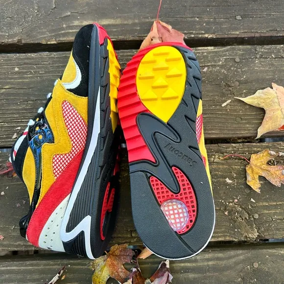 Saucony/bodega size 9 men’s athletic shoes