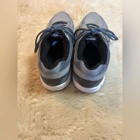 Saucony Conversion 9 Shoes in Gray men’s size 8.5W or Women’s size 10W