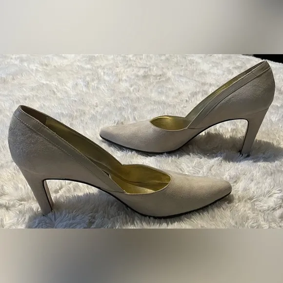 Sesto Meucci Cream Suede 3” Women’s Heels size 7.5