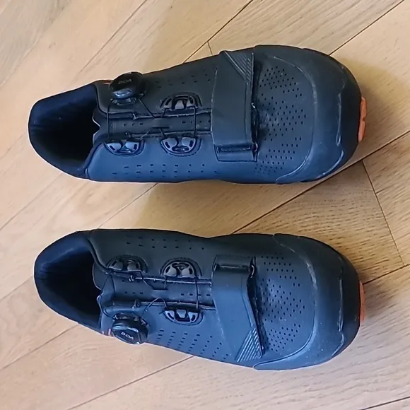 Shimano ME5 Cycling Shoe