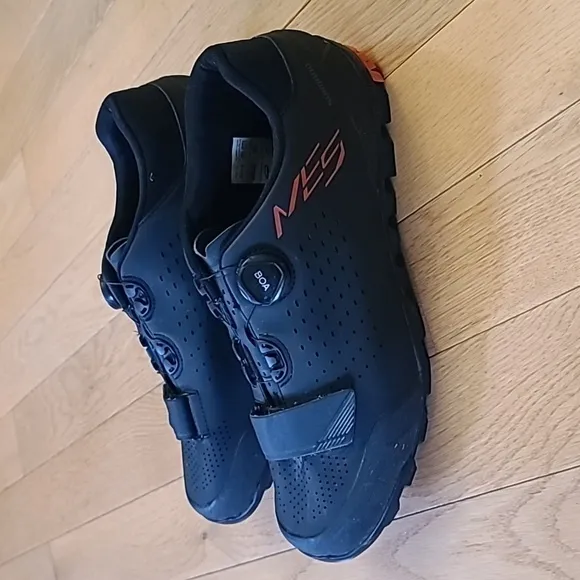 Shimano ME5 Cycling Shoe