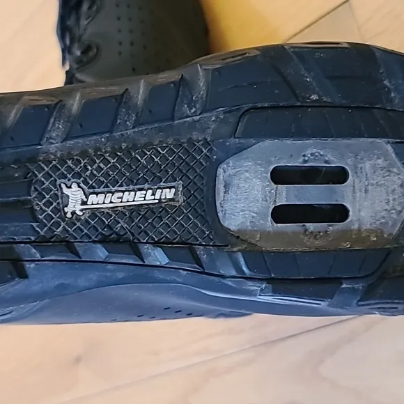 Shimano ME5 Cycling Shoe