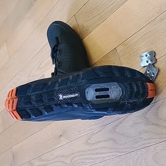 Shimano ME5 Cycling Shoe