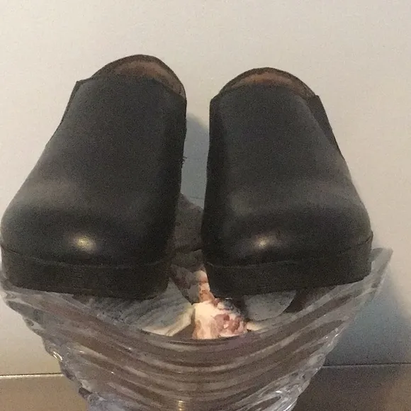 Shoes for Crews brand Kelsey black leather size 10 water resistant nonslip