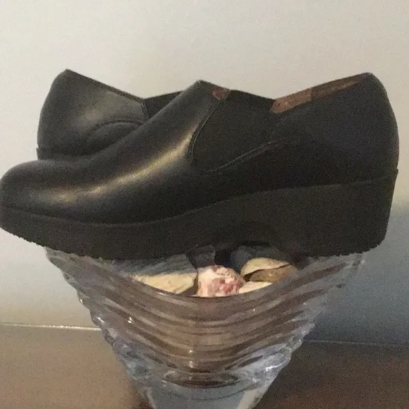 Shoes for Crews brand Kelsey black leather size 10 water resistant nonslip