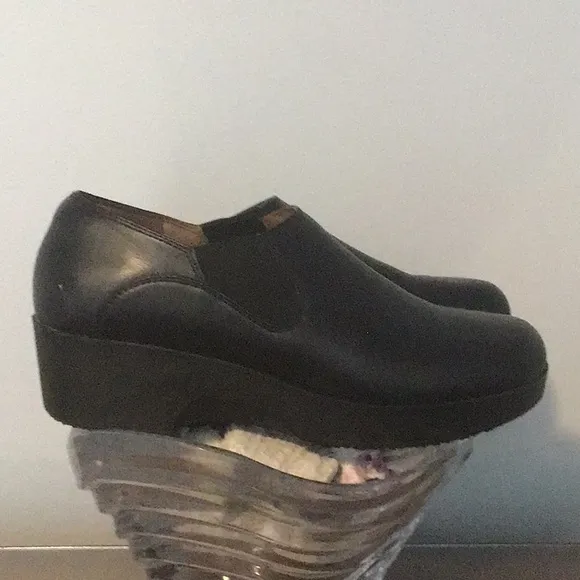 Shoes for Crews brand Kelsey black leather size 10 water resistant nonslip