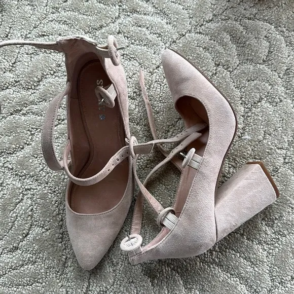 Silent D Anthropology Women’s Taupe Velvet Shoes Size 38