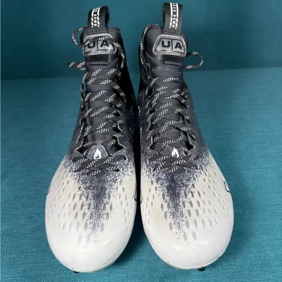 Size 10.5 - Men’s Under Armour Spotlight Lux