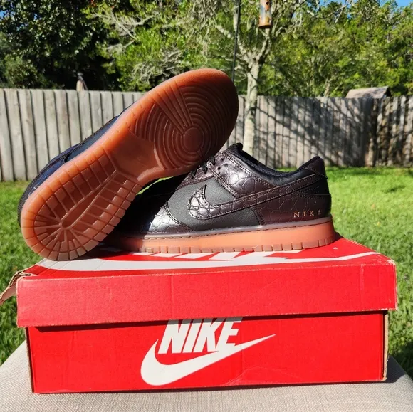 Size 12 - Nike Dunk SE Low Chocolate
