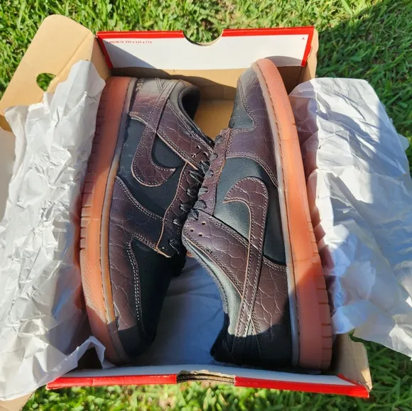 Size 12 - Nike Dunk SE Low Chocolate