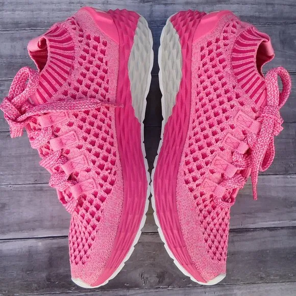 SIZE 7. NOBULL diamond knit runner women's activewear  running sneakers shoes.