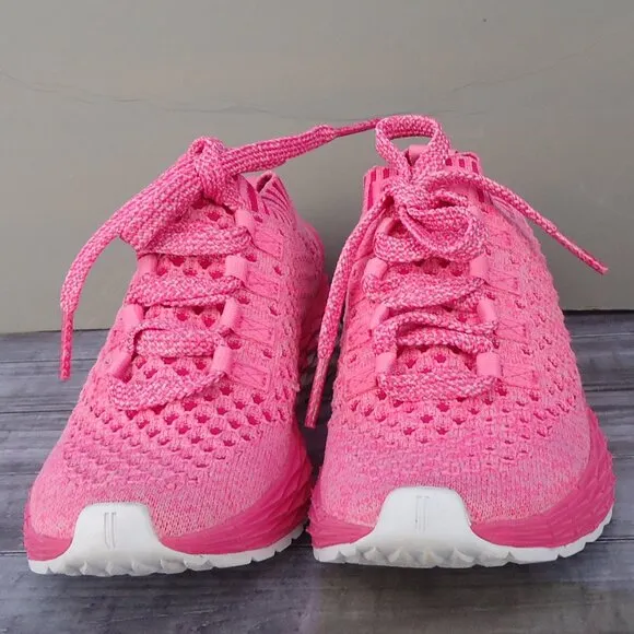 SIZE 7. NOBULL diamond knit runner women's activewear  running sneakers shoes.
