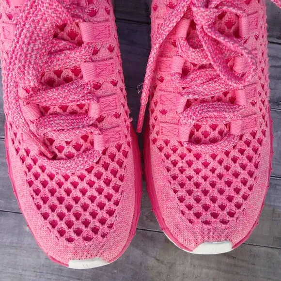 SIZE 7. NOBULL diamond knit runner women's activewear  running sneakers shoes.