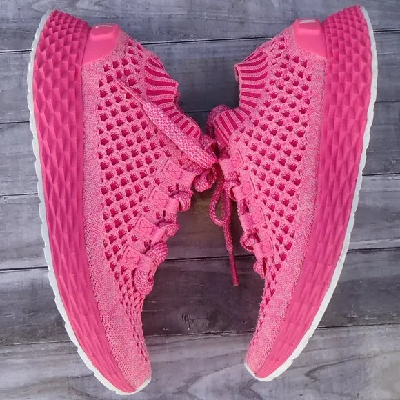 SIZE 7. NOBULL diamond knit runner women's activewear  running sneakers shoes.