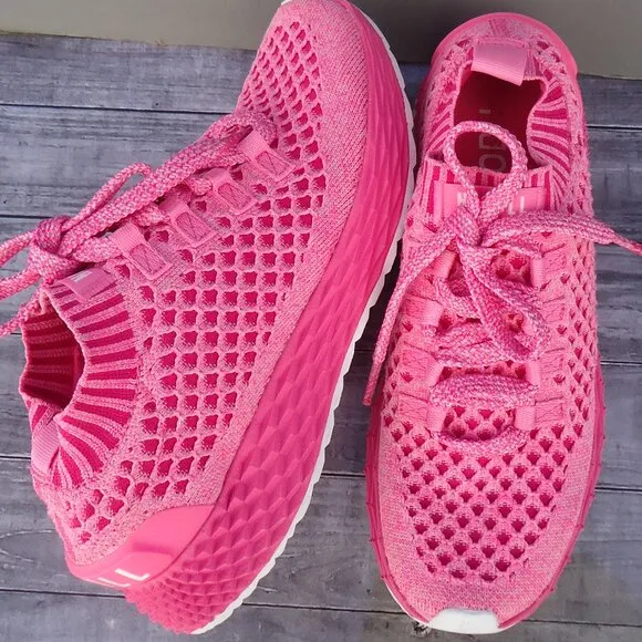 SIZE 7. NOBULL diamond knit runner women's activewear  running sneakers shoes.