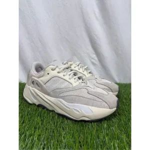 Size 8 Adidas Yeezy 700 v1 Analog White Cream Clean VNDS