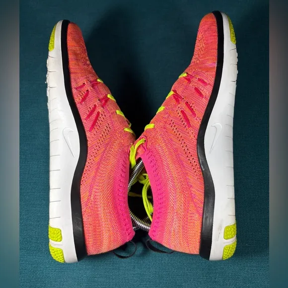 Size 8.5 - Women’s Nike Focus Flyknit multicolor shoes