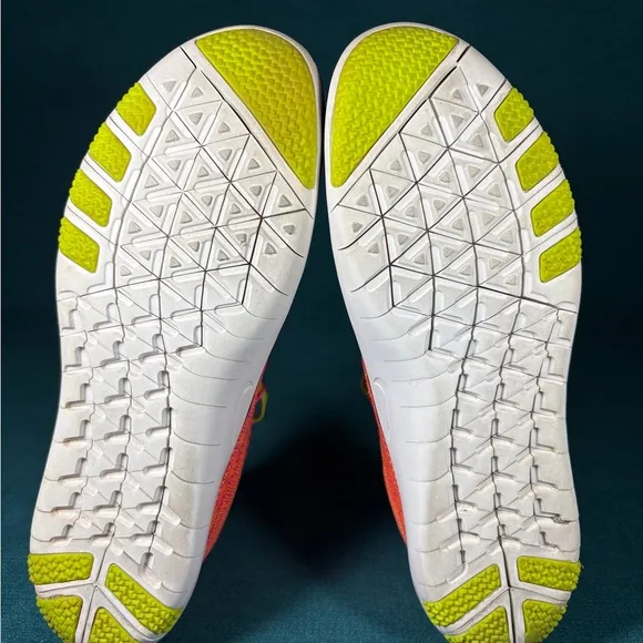 Size 8.5 - Women’s Nike Focus Flyknit multicolor shoes