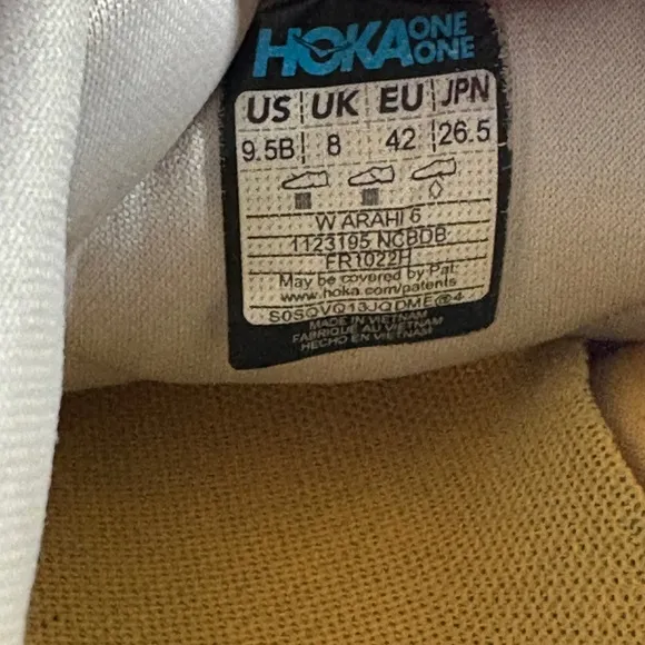 Size 9.5 - Women’s Hoka One Arahi shoes