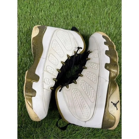 Size 10.5 - Air Jordan 9 Retro Statue