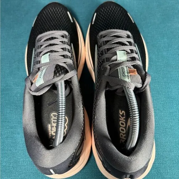 Size 10.5 - Women’s Brooks Ghost 14 shoes